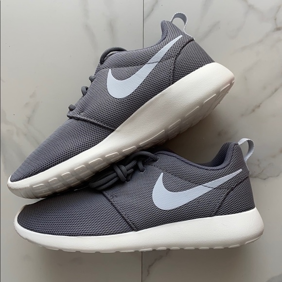 NWT Nike Roshe One sneakers shoes - Picture 5 of 8